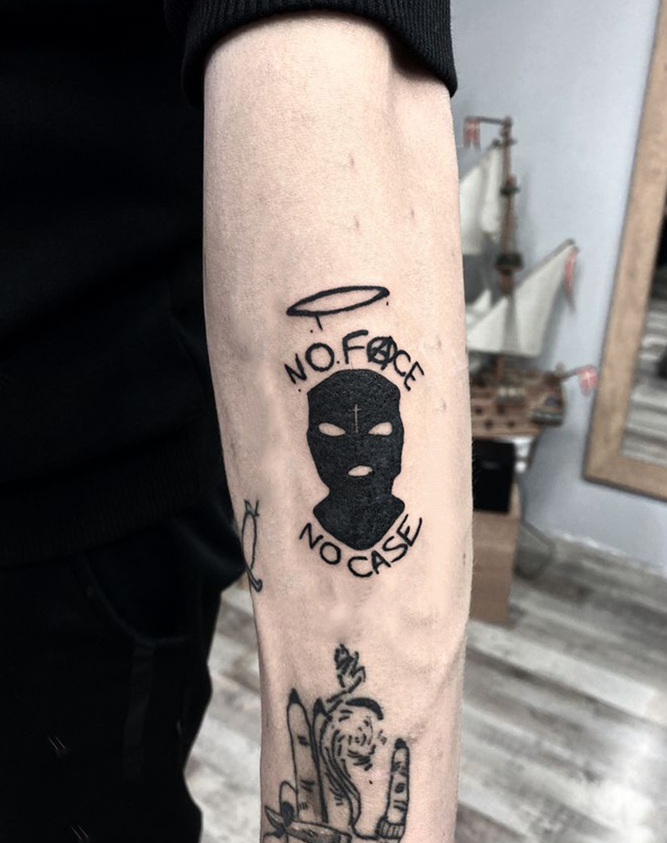 NO FACE NO CASE