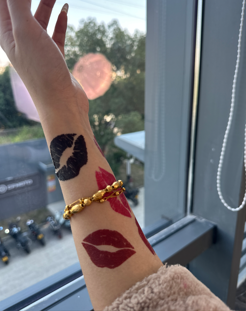 Hot Kiss Marks