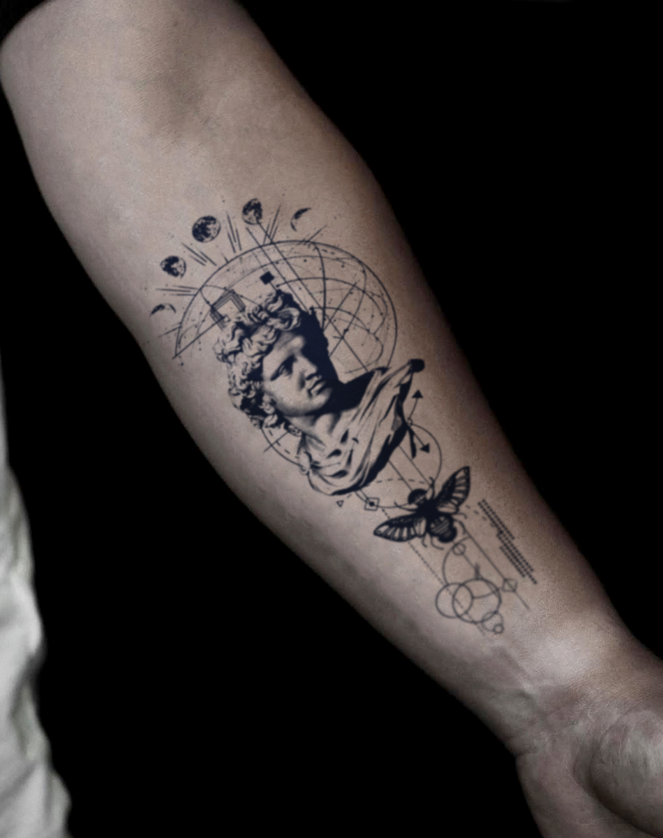 Modern Geometric Art and Plaster Heads