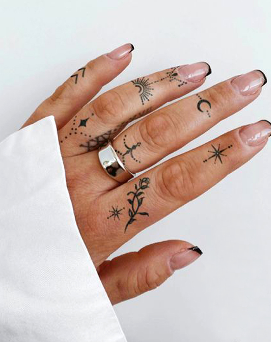 Henna Finger Tattoo (1)
