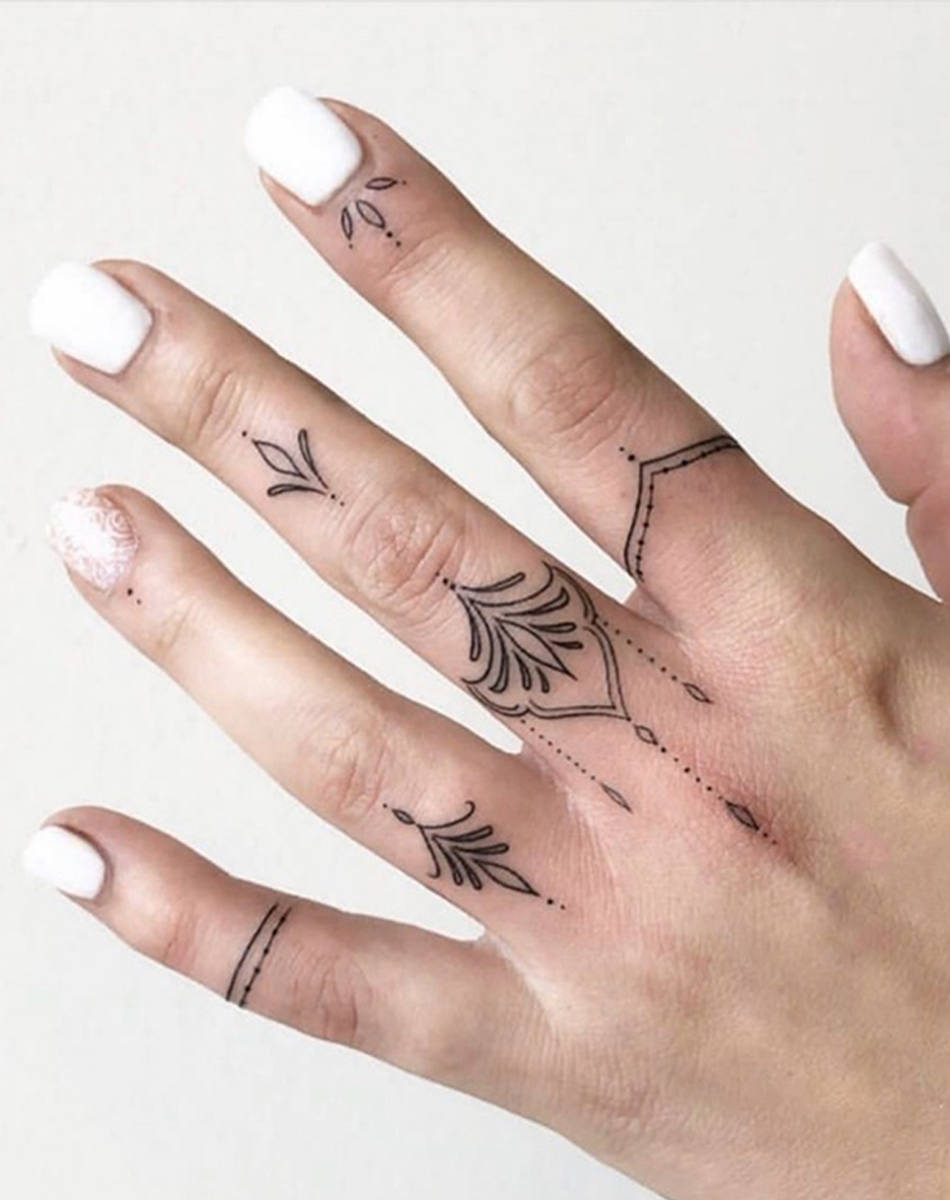 Henna Finger Tattoo (4)