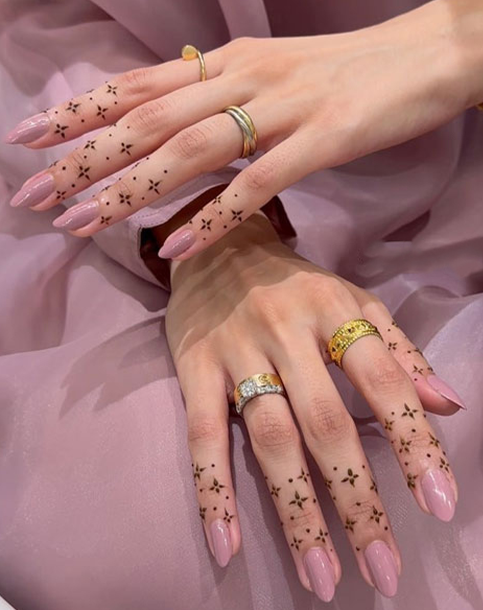 Finger tattoos -Glimmers of stars