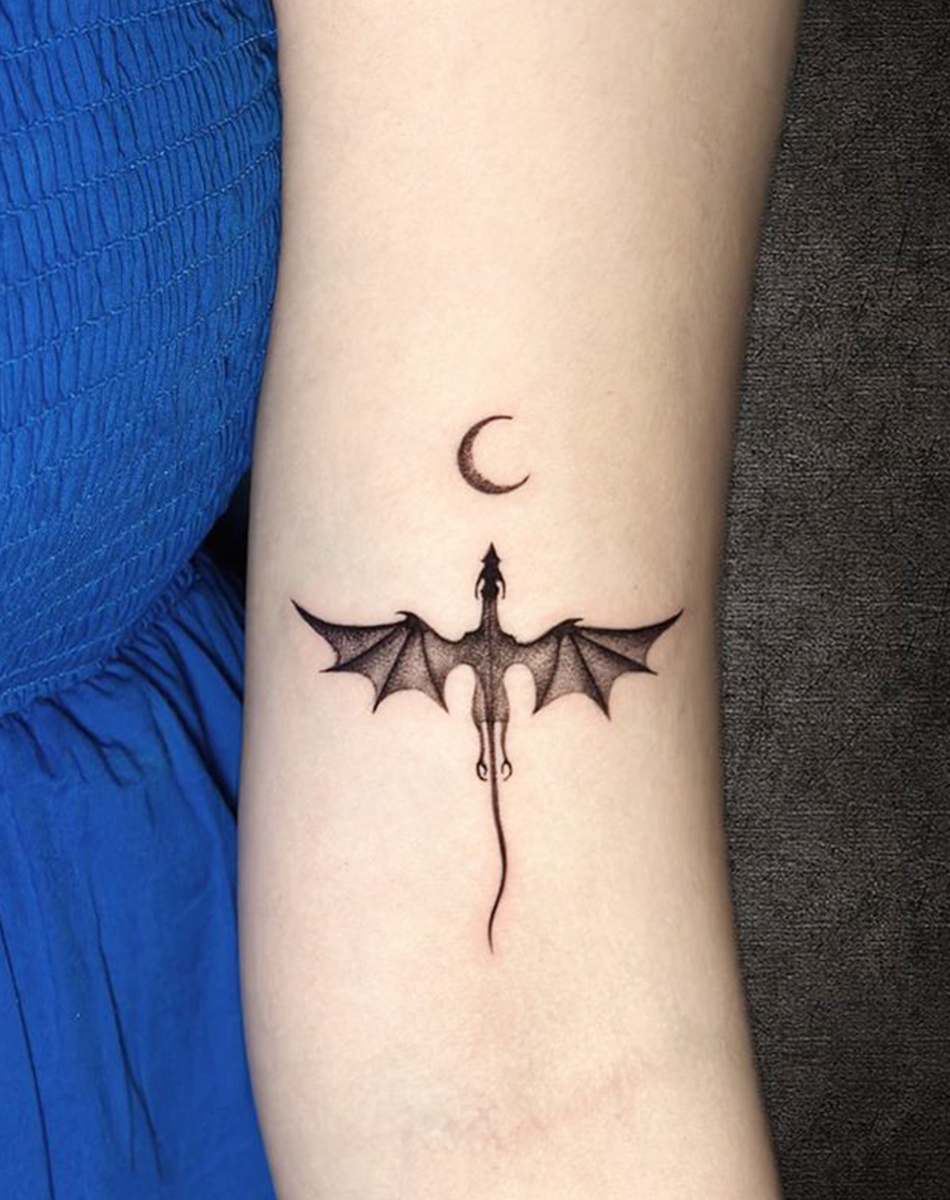 Flying Dragon Chasing the Moon