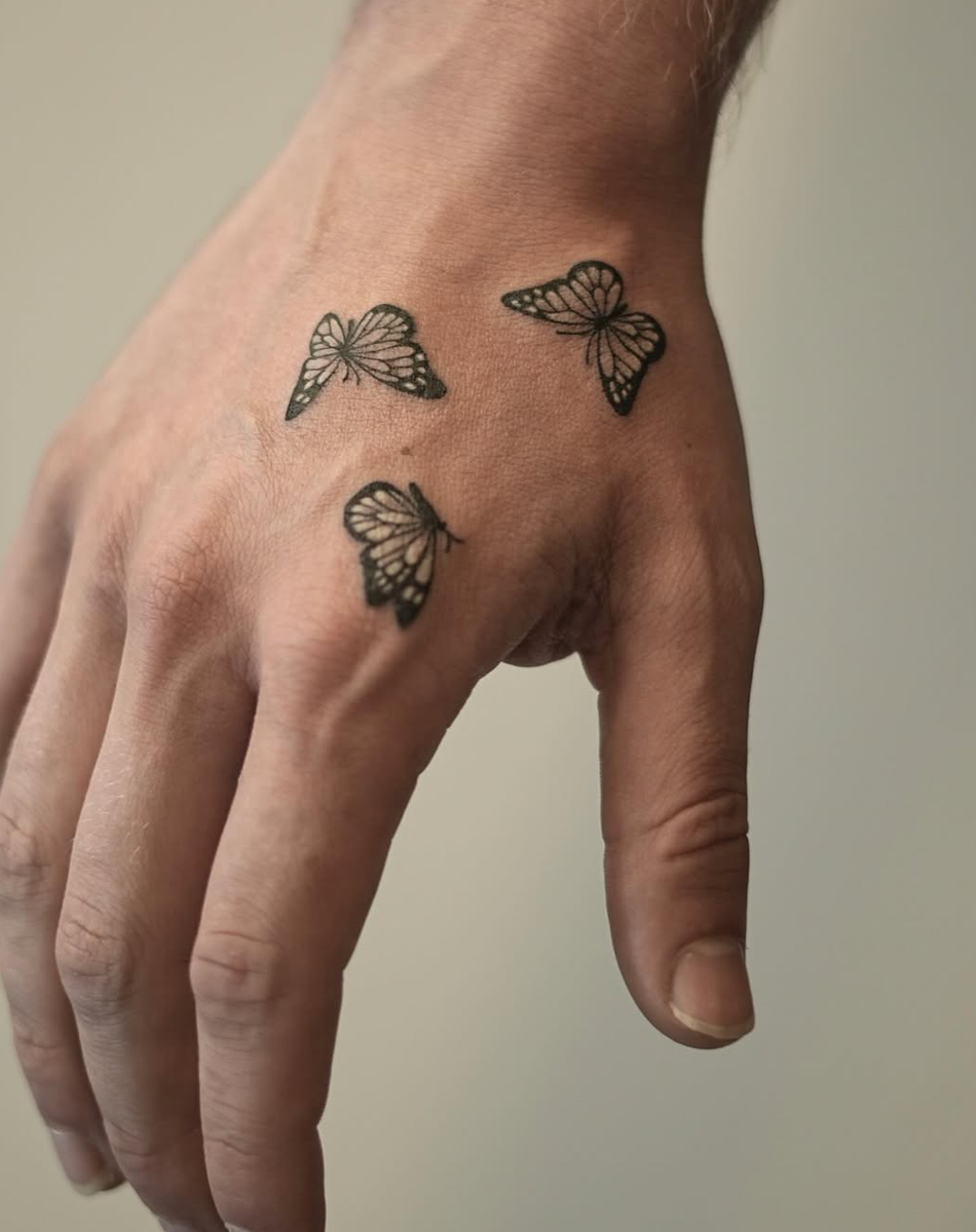 Finger Tattoo